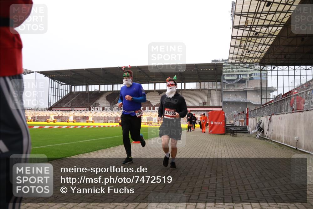 08.12.2024 - St. Pauli X-Mass-Run No. 14 Yannick Fuchs http://msf.ph/oto/7472519 08.12.2024 10:06:48 Ziel 151, 621, 698, 719, 795, 885, 890, 1424, 1786, 1940, 2003, 2062, 2212, 2346, 2751, 2755, 3083, 3259, 3337, 3343 meine-sportfotos.de