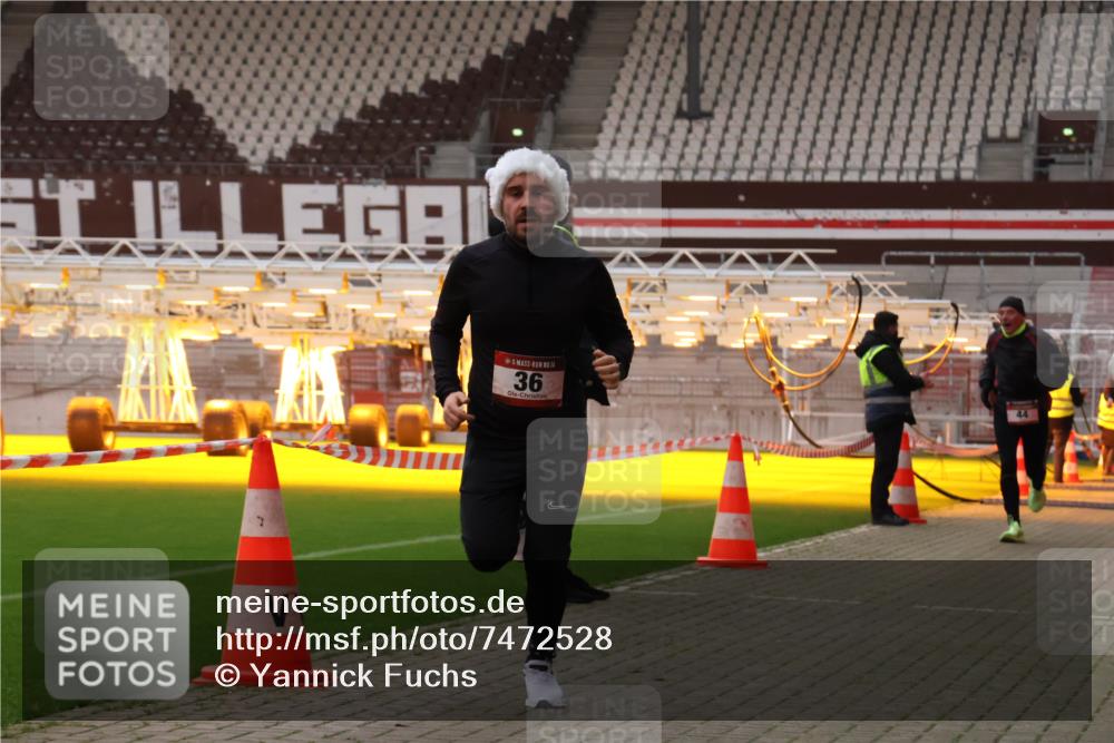 08.12.2024 - St. Pauli X-Mass-Run No. 14 Yannick Fuchs http://msf.ph/oto/7472528 08.12.2024 09:52:11 Ziel 36, 44, 1921 meine-sportfotos.de