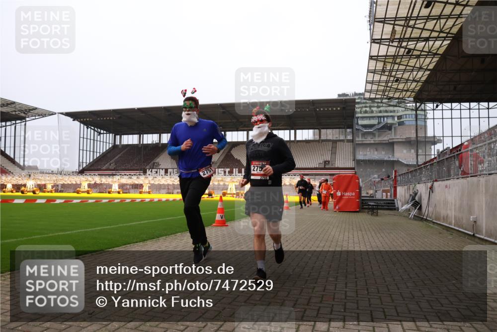 08.12.2024 - St. Pauli X-Mass-Run No. 14 Yannick Fuchs http://msf.ph/oto/7472529 08.12.2024 10:06:48 Ziel 151, 621, 698, 719, 795, 885, 890, 1424, 1786, 1940, 2003, 2062, 2212, 2346, 2751, 2755, 3083, 3259, 3337, 3343 meine-sportfotos.de