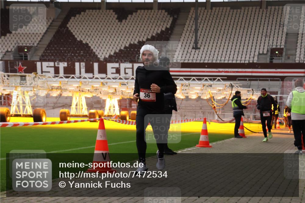 08.12.2024 - St. Pauli X-Mass-Run No. 14 Yannick Fuchs http://msf.ph/oto/7472534 08.12.2024 09:52:12 Ziel 36, 44, 1921 meine-sportfotos.de
