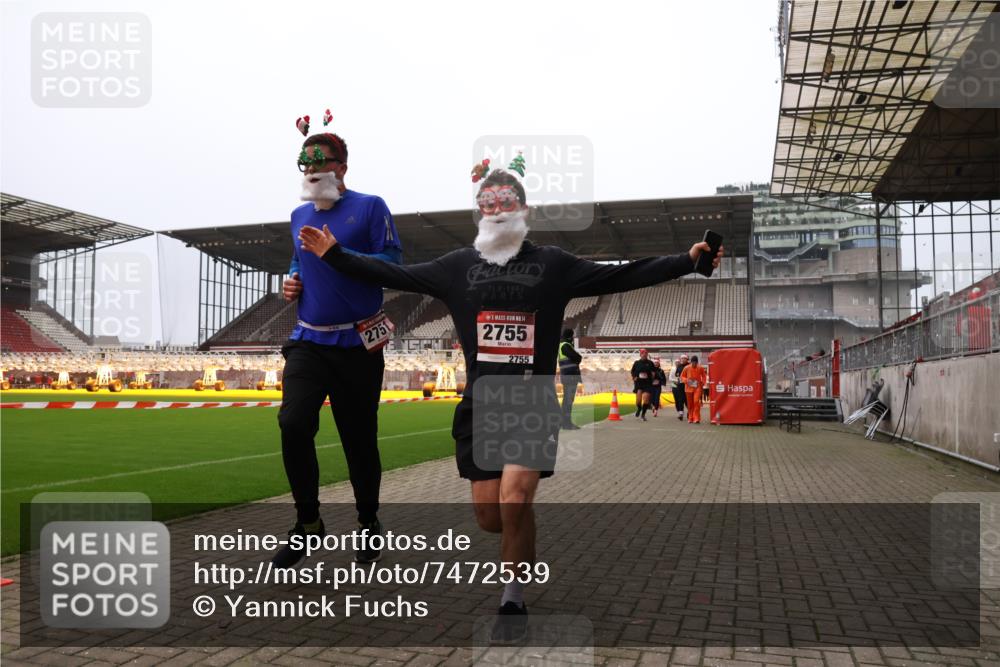 08.12.2024 - St. Pauli X-Mass-Run No. 14 Yannick Fuchs http://msf.ph/oto/7472539 08.12.2024 10:06:48 Ziel 151, 621, 698, 719, 795, 885, 890, 1424, 1786, 1940, 2003, 2062, 2212, 2346, 2751, 2755, 3083, 3259, 3337, 3343 meine-sportfotos.de