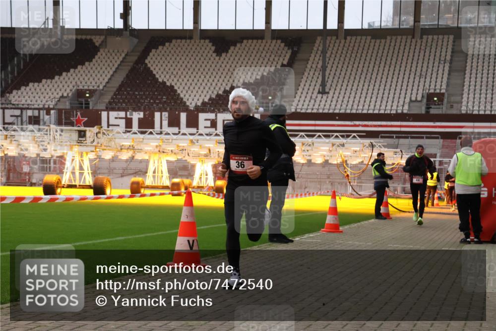 08.12.2024 - St. Pauli X-Mass-Run No. 14 Yannick Fuchs http://msf.ph/oto/7472540 08.12.2024 09:52:12 Ziel 36, 44, 1921 meine-sportfotos.de