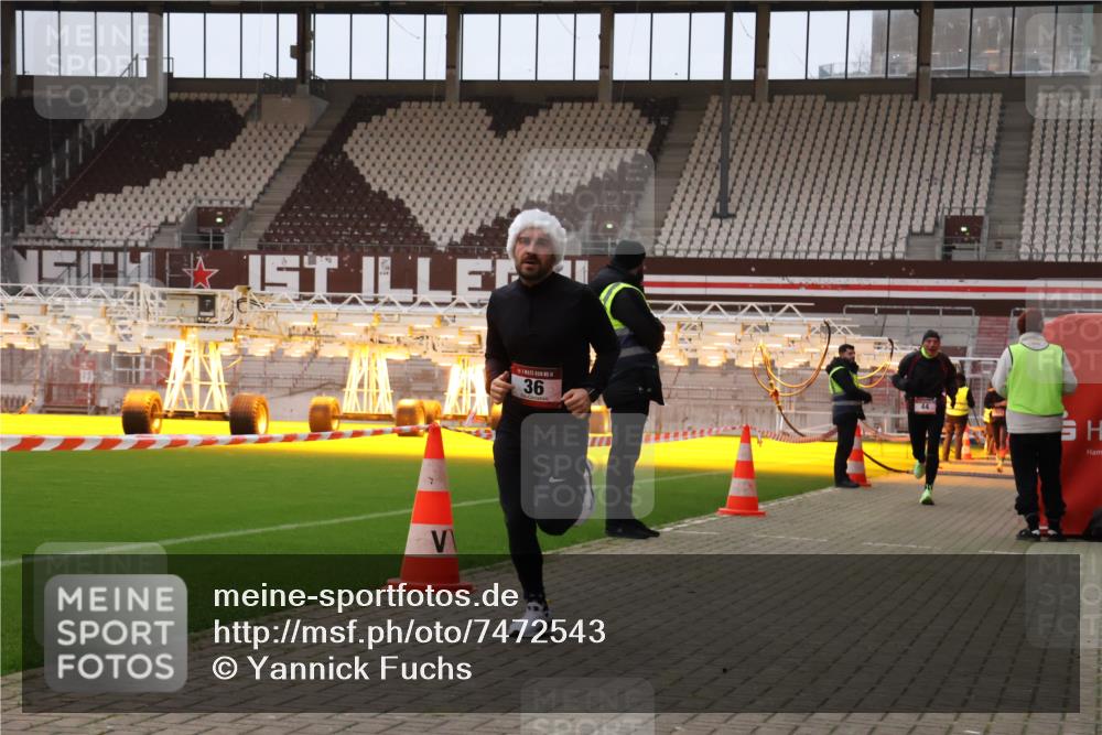 08.12.2024 - St. Pauli X-Mass-Run No. 14 Yannick Fuchs http://msf.ph/oto/7472543 08.12.2024 09:52:12 Ziel 36, 44, 1921 meine-sportfotos.de