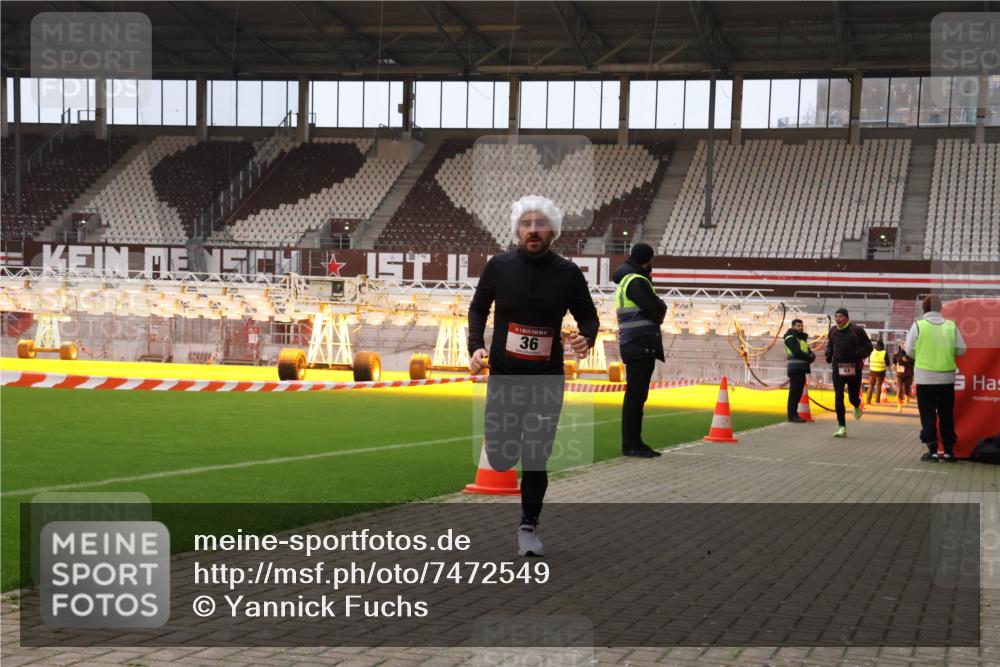 08.12.2024 - St. Pauli X-Mass-Run No. 14 Yannick Fuchs http://msf.ph/oto/7472549 08.12.2024 09:52:12 Ziel 36, 44, 1921 meine-sportfotos.de