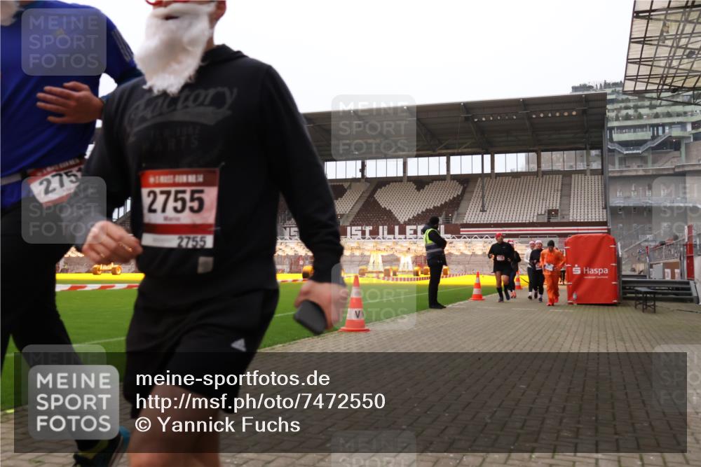 08.12.2024 - St. Pauli X-Mass-Run No. 14 Yannick Fuchs http://msf.ph/oto/7472550 08.12.2024 10:06:49 Ziel 151, 621, 698, 719, 795, 885, 890, 1424, 1786, 1940, 2003, 2062, 2212, 2346, 2751, 2755, 3083, 3337, 3343 meine-sportfotos.de
