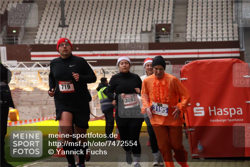 08.12.2024 - St. Pauli X-Mass-Run No. 14 Yannick Fuchs http://msf.ph/oto/7472554 08.12.2024 10:06:51 Ziel 151, 621, 698, 719, 795, 885, 890, 1424, 1786, 1940, 2003, 2062, 2212, 2346, 2751, 2755, 3083, 3337, 3343 meine-sportfotos.de