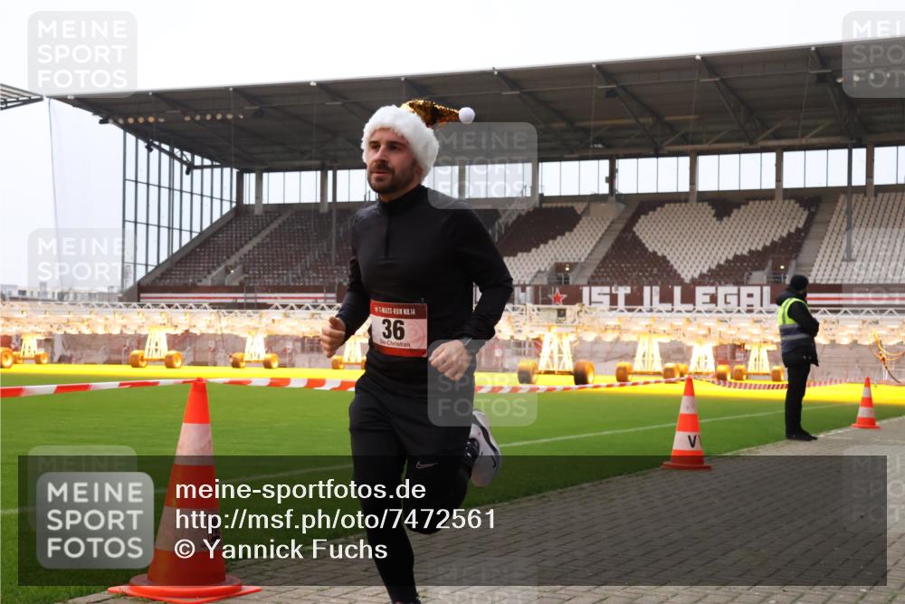 08.12.2024 - St. Pauli X-Mass-Run No. 14 Yannick Fuchs http://msf.ph/oto/7472561 08.12.2024 09:52:13 Ziel 36, 44, 1921 meine-sportfotos.de