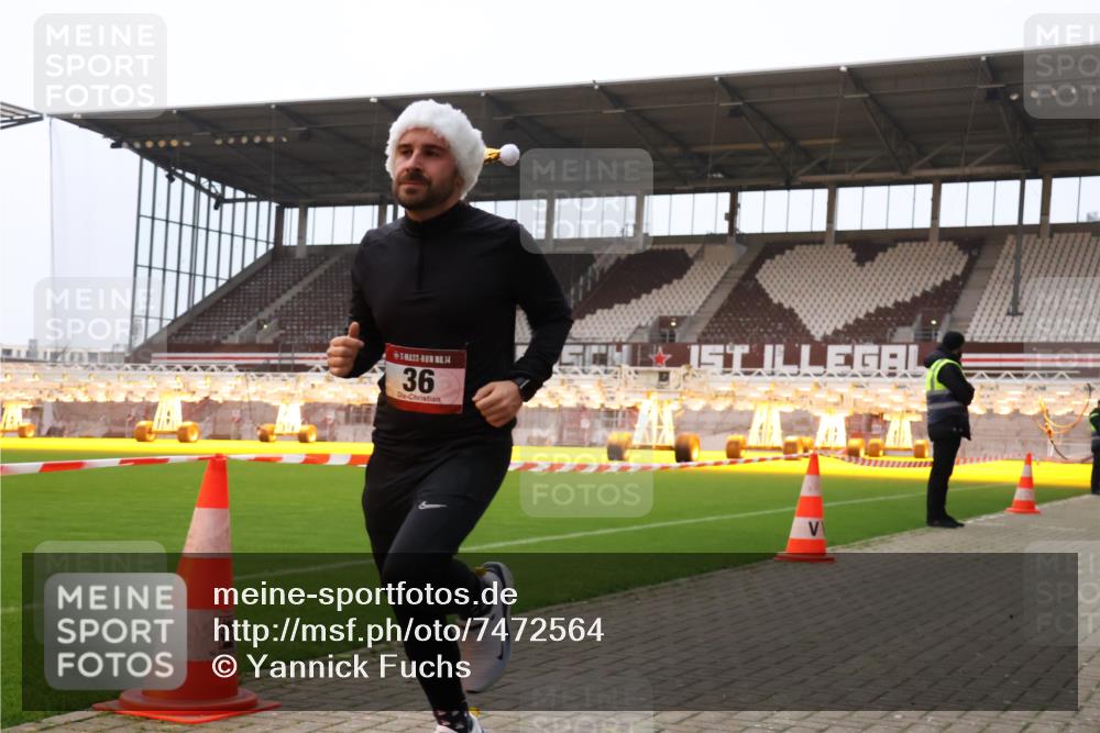 08.12.2024 - St. Pauli X-Mass-Run No. 14 Yannick Fuchs http://msf.ph/oto/7472564 08.12.2024 09:52:13 Ziel 36, 44, 1921 meine-sportfotos.de