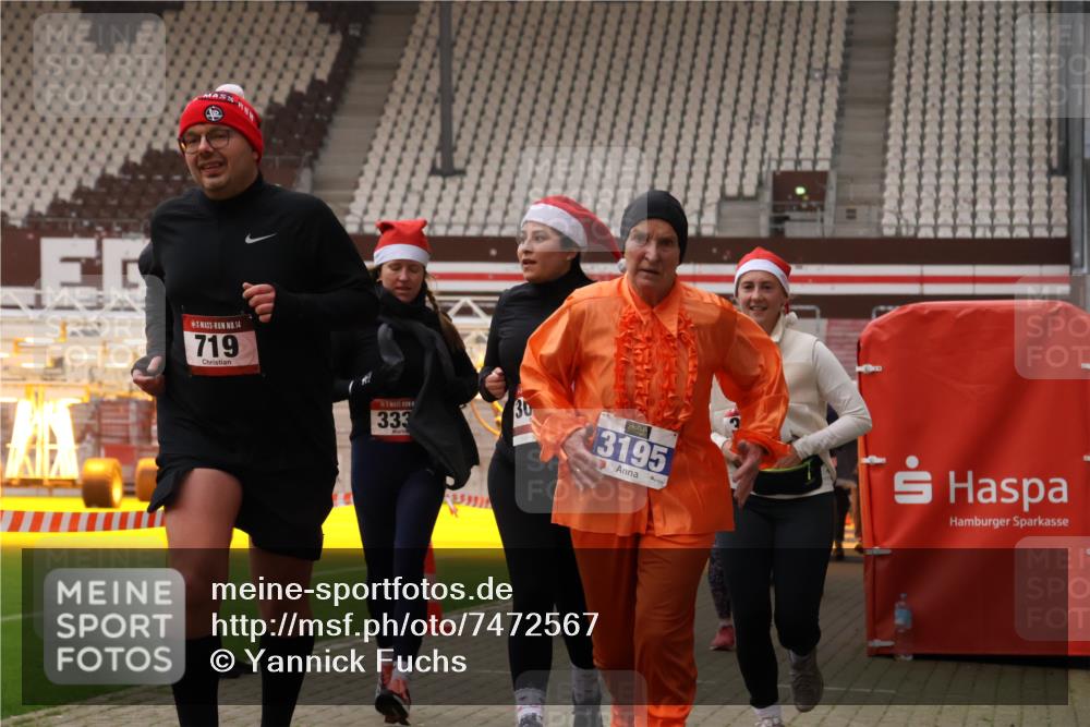 08.12.2024 - St. Pauli X-Mass-Run No. 14 Yannick Fuchs http://msf.ph/oto/7472567 08.12.2024 10:06:52 Ziel 151, 621, 698, 719, 795, 885, 890, 1424, 1786, 1940, 2003, 2062, 2212, 2346, 2751, 2755, 3083, 3337, 3343 meine-sportfotos.de