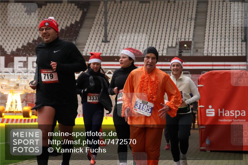 08.12.2024 - St. Pauli X-Mass-Run No. 14 Yannick Fuchs http://msf.ph/oto/7472570 08.12.2024 10:06:52 Ziel 151, 621, 698, 719, 795, 885, 890, 1424, 1786, 1940, 2003, 2062, 2212, 2346, 2751, 2755, 3083, 3337, 3343 meine-sportfotos.de