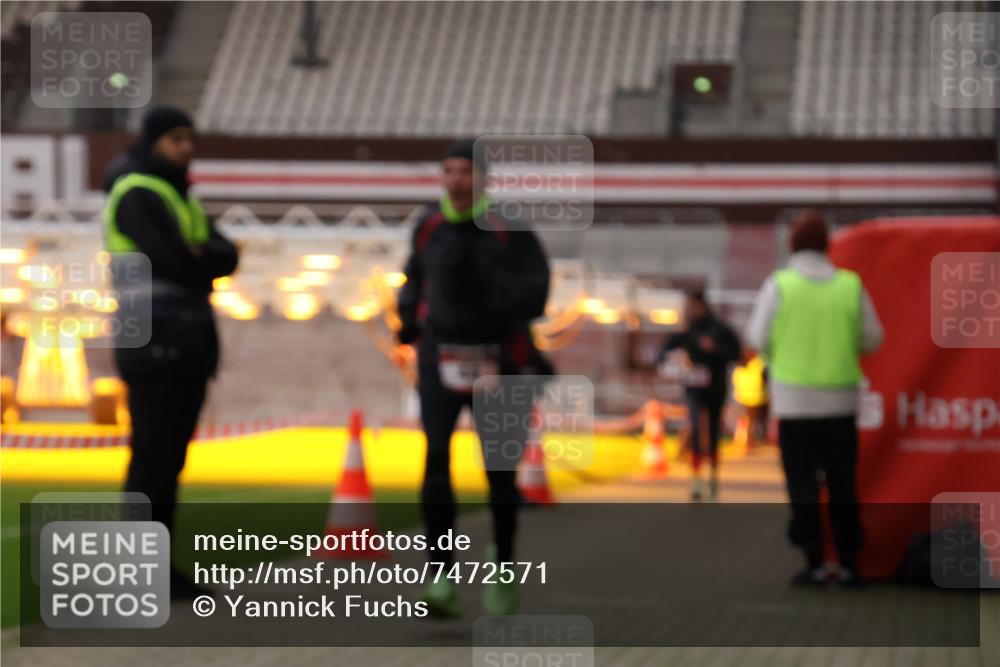 08.12.2024 - St. Pauli X-Mass-Run No. 14 Yannick Fuchs http://msf.ph/oto/7472571 08.12.2024 09:52:15 Ziel 36, 44, 1921, 2832 meine-sportfotos.de