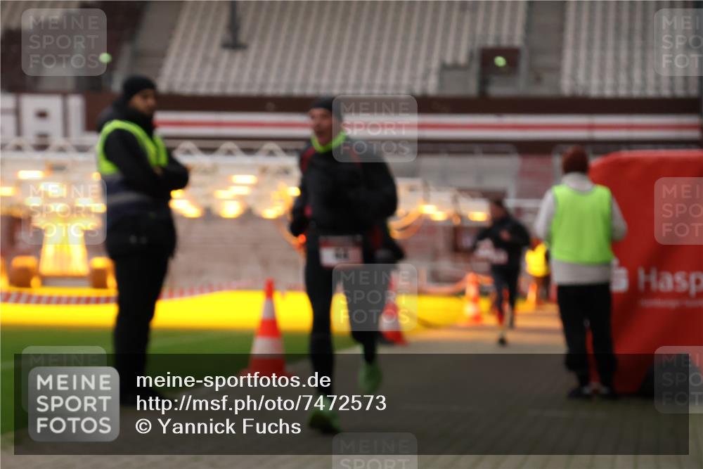 08.12.2024 - St. Pauli X-Mass-Run No. 14 Yannick Fuchs http://msf.ph/oto/7472573 08.12.2024 09:52:15 Ziel 36, 44, 1921, 2832 meine-sportfotos.de