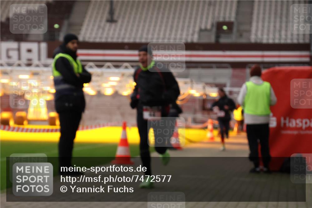 08.12.2024 - St. Pauli X-Mass-Run No. 14 Yannick Fuchs http://msf.ph/oto/7472577 08.12.2024 09:52:15 Ziel 36, 44, 1921, 2832 meine-sportfotos.de
