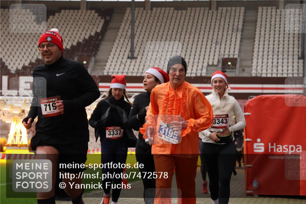08.12.2024 - St. Pauli X-Mass-Run No. 14 Yannick Fuchs http://msf.ph/oto/7472578 08.12.2024 10:06:53 Ziel 151, 621, 698, 719, 795, 885, 890, 1424, 1786, 1940, 2003, 2062, 2212, 2346, 2751, 2755, 3083, 3337, 3343 meine-sportfotos.de