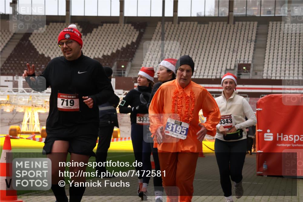 08.12.2024 - St. Pauli X-Mass-Run No. 14 Yannick Fuchs http://msf.ph/oto/7472581 08.12.2024 10:06:53 Ziel 151, 621, 698, 719, 795, 885, 890, 1424, 1786, 1940, 2003, 2062, 2212, 2346, 2751, 2755, 3083, 3337, 3343 meine-sportfotos.de