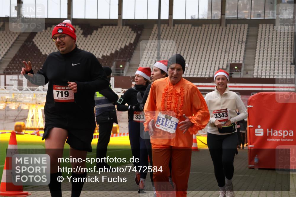 08.12.2024 - St. Pauli X-Mass-Run No. 14 Yannick Fuchs http://msf.ph/oto/7472584 08.12.2024 10:06:53 Ziel 151, 621, 698, 719, 795, 885, 890, 1424, 1786, 1940, 2003, 2062, 2212, 2346, 2751, 2755, 3083, 3337, 3343 meine-sportfotos.de