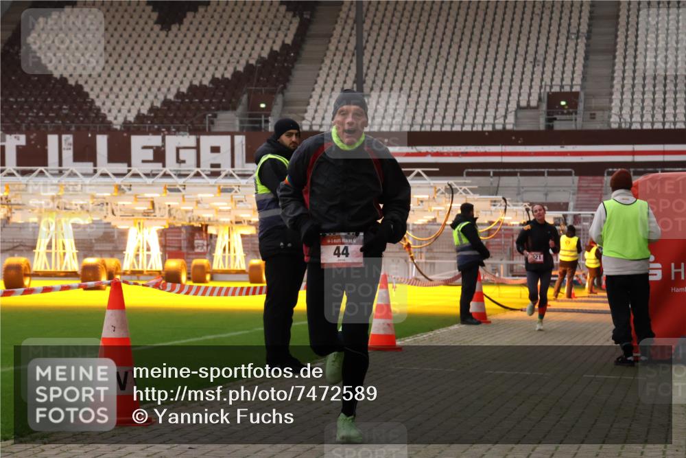 08.12.2024 - St. Pauli X-Mass-Run No. 14 Yannick Fuchs http://msf.ph/oto/7472589 08.12.2024 09:52:16 Ziel 36, 44, 1921, 2832 meine-sportfotos.de