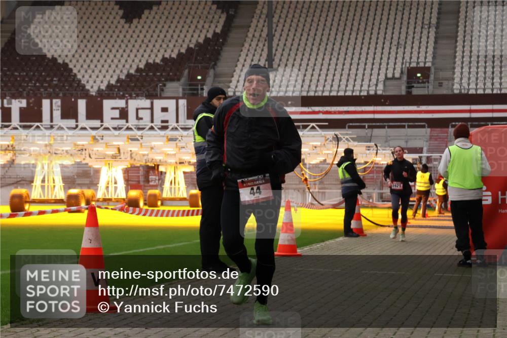 08.12.2024 - St. Pauli X-Mass-Run No. 14 Yannick Fuchs http://msf.ph/oto/7472590 08.12.2024 09:52:16 Ziel 36, 44, 1921, 2832 meine-sportfotos.de