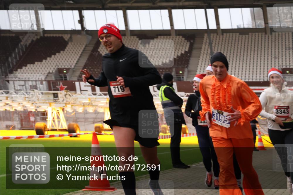 08.12.2024 - St. Pauli X-Mass-Run No. 14 Yannick Fuchs http://msf.ph/oto/7472591 08.12.2024 10:06:53 Ziel 151, 621, 698, 719, 795, 885, 890, 1424, 1786, 1940, 2003, 2062, 2212, 2346, 2751, 2755, 3083, 3337, 3343 meine-sportfotos.de