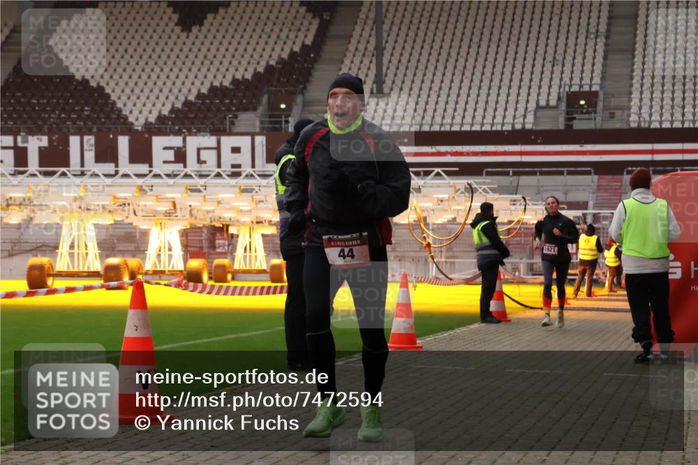 08.12.2024 - St. Pauli X-Mass-Run No. 14 Yannick Fuchs http://msf.ph/oto/7472594 08.12.2024 09:52:16 Ziel 36, 44, 1921, 2832 meine-sportfotos.de