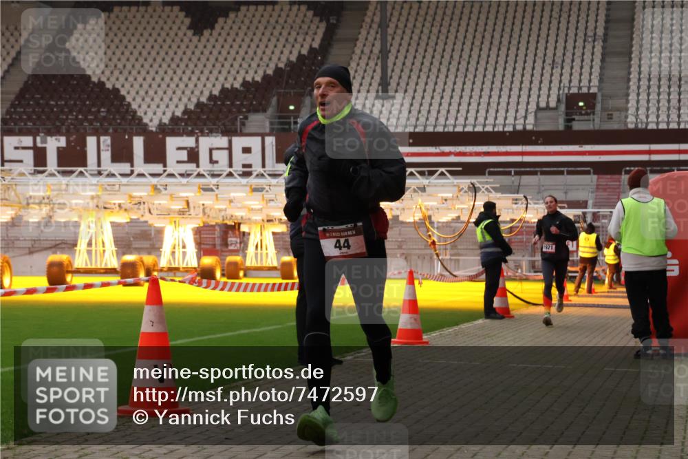 08.12.2024 - St. Pauli X-Mass-Run No. 14 Yannick Fuchs http://msf.ph/oto/7472597 08.12.2024 09:52:16 Ziel 36, 44, 1921, 2832 meine-sportfotos.de