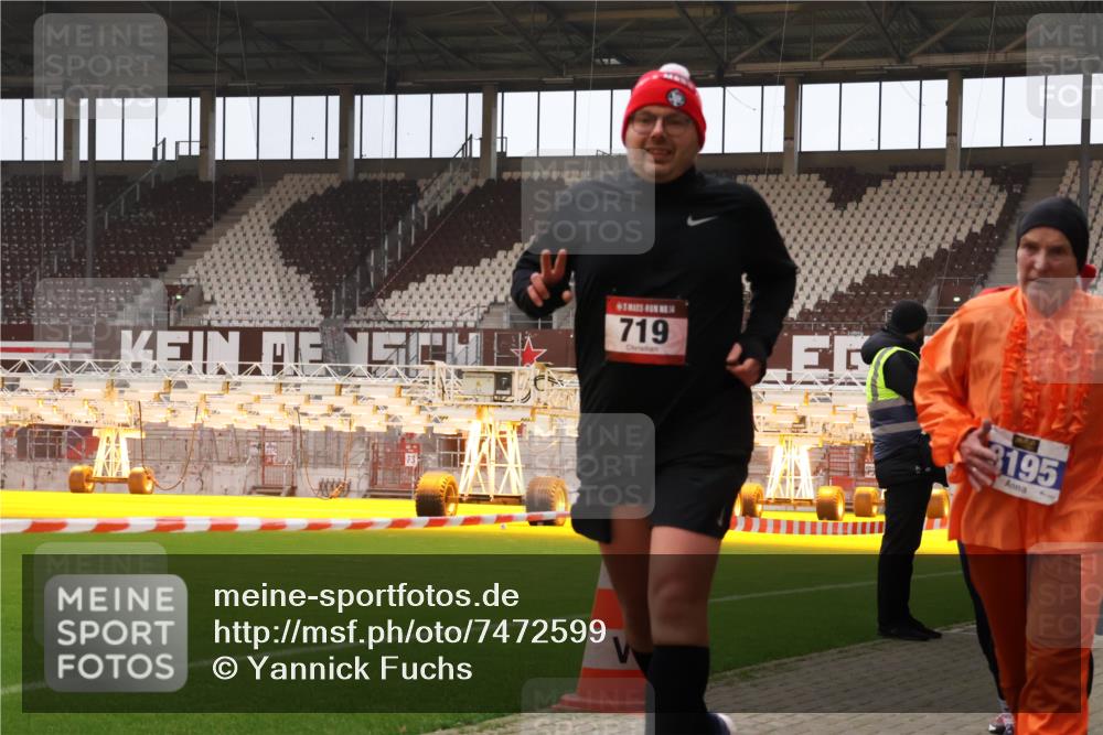 08.12.2024 - St. Pauli X-Mass-Run No. 14 Yannick Fuchs http://msf.ph/oto/7472599 08.12.2024 10:06:54 Ziel 151, 621, 698, 719, 795, 890, 1424, 1786, 1940, 2003, 2062, 2212, 2346, 2751, 2755, 3083, 3337, 3343 meine-sportfotos.de