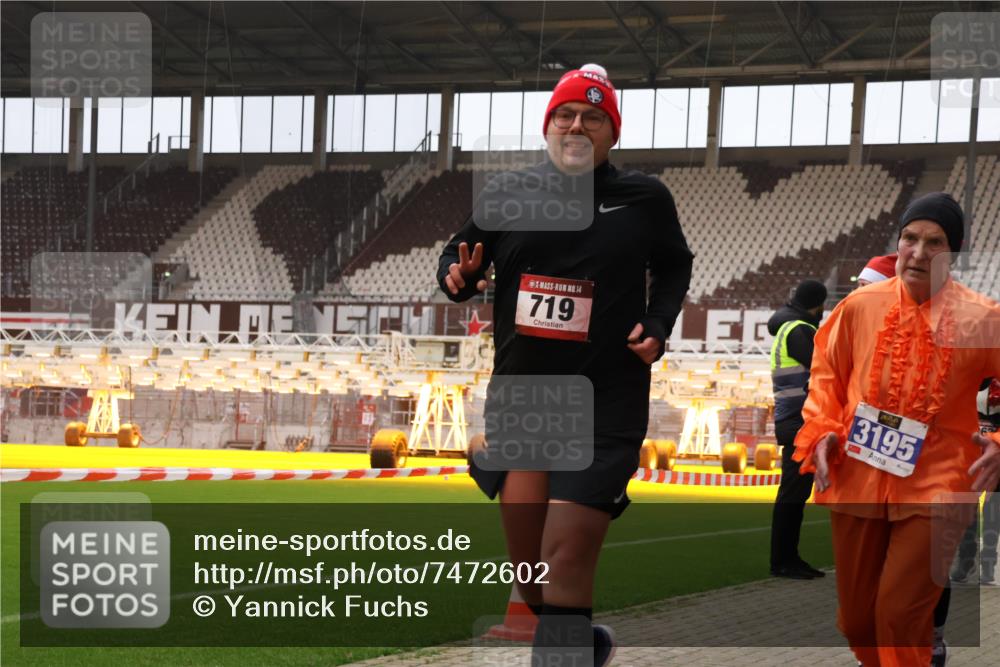 08.12.2024 - St. Pauli X-Mass-Run No. 14 Yannick Fuchs http://msf.ph/oto/7472602 08.12.2024 10:06:54 Ziel 151, 621, 698, 719, 795, 890, 1424, 1786, 1940, 2003, 2062, 2212, 2346, 2751, 2755, 3083, 3337, 3343 meine-sportfotos.de