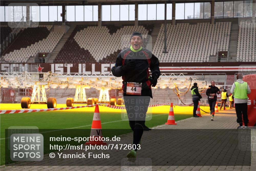 08.12.2024 - St. Pauli X-Mass-Run No. 14 Yannick Fuchs http://msf.ph/oto/7472603 08.12.2024 09:52:16 Ziel 36, 44, 1921, 2832 meine-sportfotos.de