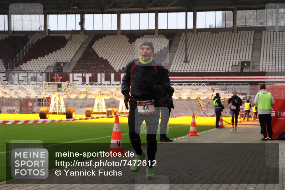08.12.2024 - St. Pauli X-Mass-Run No. 14 Yannick Fuchs http://msf.ph/oto/7472612 08.12.2024 09:52:17 Ziel 36, 44, 1921, 2832 meine-sportfotos.de