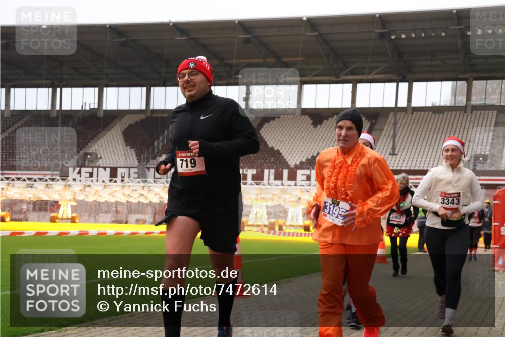 08.12.2024 - St. Pauli X-Mass-Run No. 14 Yannick Fuchs http://msf.ph/oto/7472614 08.12.2024 10:06:54 Ziel 151, 621, 698, 719, 795, 890, 1424, 1786, 1940, 2003, 2062, 2212, 2346, 2751, 2755, 3083, 3337, 3343 meine-sportfotos.de