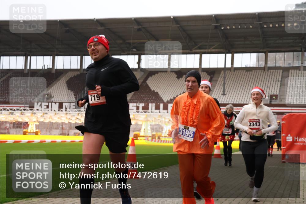 08.12.2024 - St. Pauli X-Mass-Run No. 14 Yannick Fuchs http://msf.ph/oto/7472619 08.12.2024 10:06:54 Ziel 151, 621, 698, 719, 795, 890, 1424, 1786, 1940, 2003, 2062, 2212, 2346, 2751, 2755, 3083, 3337, 3343 meine-sportfotos.de