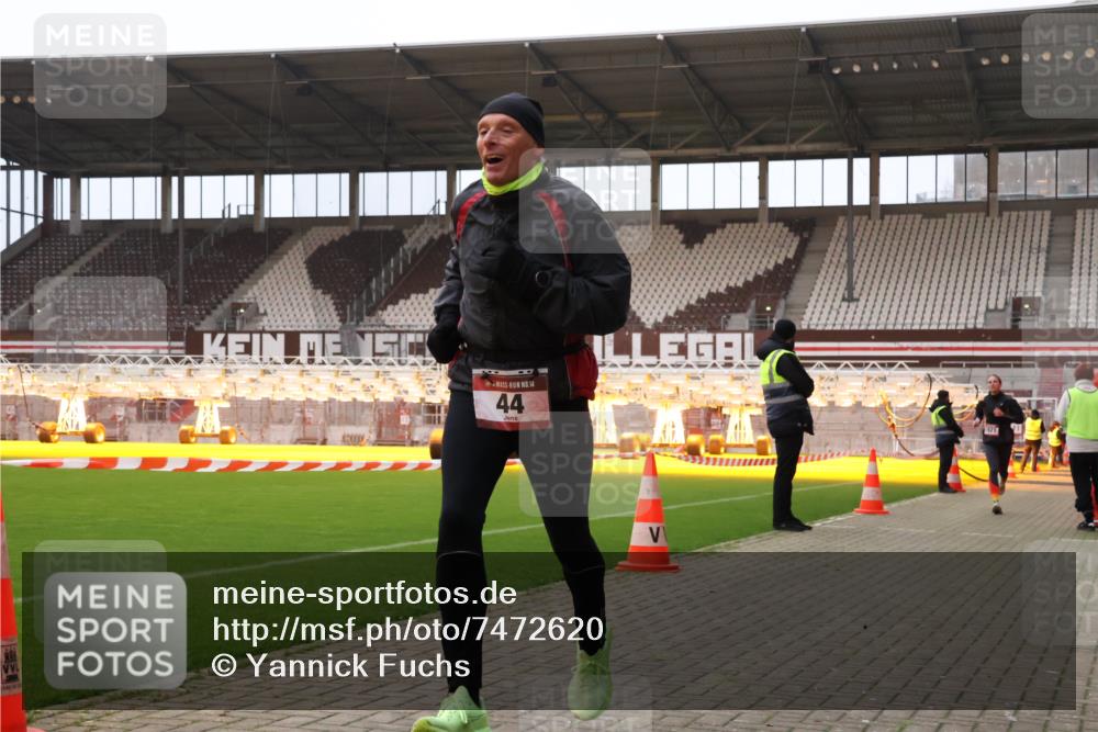 08.12.2024 - St. Pauli X-Mass-Run No. 14 Yannick Fuchs http://msf.ph/oto/7472620 08.12.2024 09:52:17 Ziel 36, 44, 1921, 2832 meine-sportfotos.de