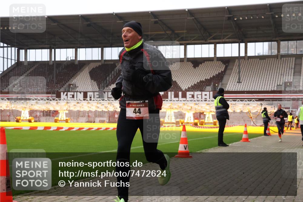 08.12.2024 - St. Pauli X-Mass-Run No. 14 Yannick Fuchs http://msf.ph/oto/7472624 08.12.2024 09:52:18 Ziel 36, 44, 1921, 2832 meine-sportfotos.de