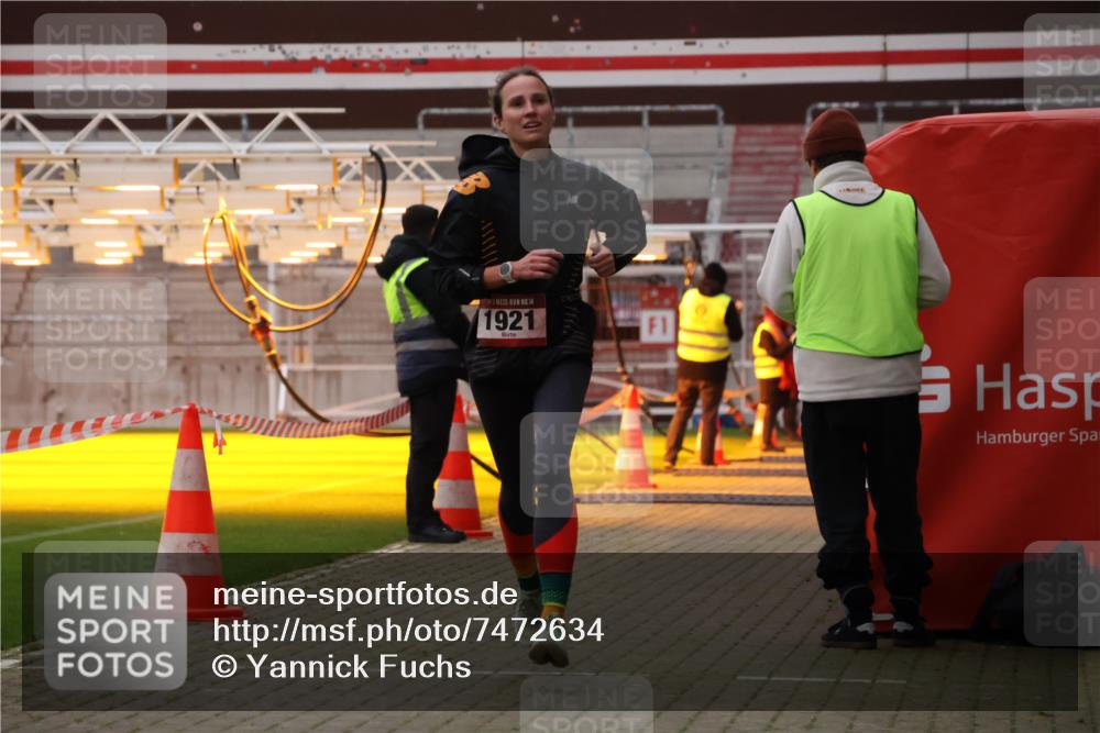 08.12.2024 - St. Pauli X-Mass-Run No. 14 Yannick Fuchs http://msf.ph/oto/7472634 08.12.2024 09:52:19 Ziel 44, 1921, 2832 meine-sportfotos.de