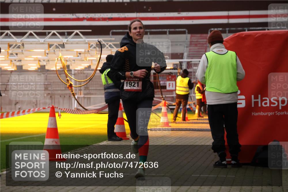 08.12.2024 - St. Pauli X-Mass-Run No. 14 Yannick Fuchs http://msf.ph/oto/7472636 08.12.2024 09:52:19 Ziel 44, 1921, 2832 meine-sportfotos.de