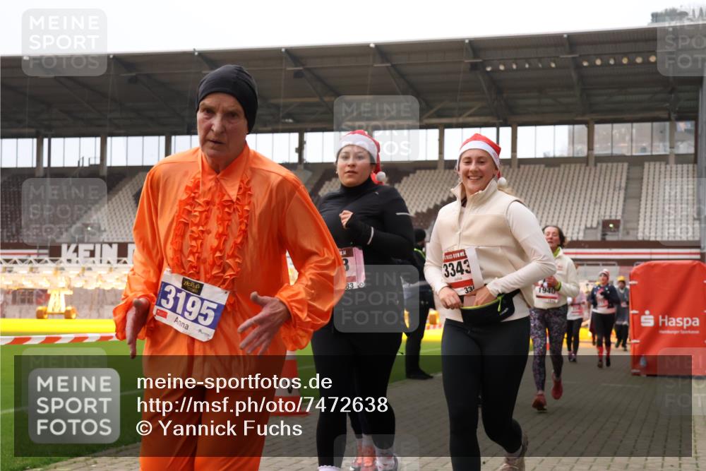 08.12.2024 - St. Pauli X-Mass-Run No. 14 Yannick Fuchs http://msf.ph/oto/7472638 08.12.2024 10:06:55 Ziel 151, 621, 698, 719, 795, 890, 1424, 1786, 1940, 2003, 2062, 2212, 2346, 2751, 2755, 2843, 2888, 3083, 3337, 3343 meine-sportfotos.de