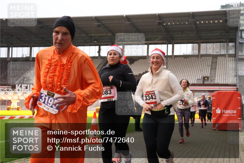 08.12.2024 - St. Pauli X-Mass-Run No. 14 Yannick Fuchs http://msf.ph/oto/7472640 08.12.2024 10:06:55 Ziel 151, 621, 698, 719, 795, 890, 1424, 1786, 1940, 2003, 2062, 2212, 2346, 2751, 2755, 2843, 2888, 3083, 3337, 3343 meine-sportfotos.de
