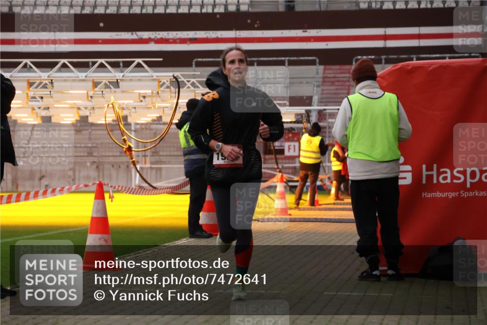 08.12.2024 - St. Pauli X-Mass-Run No. 14 Yannick Fuchs http://msf.ph/oto/7472641 08.12.2024 09:52:19 Ziel 44, 1921, 2832 meine-sportfotos.de