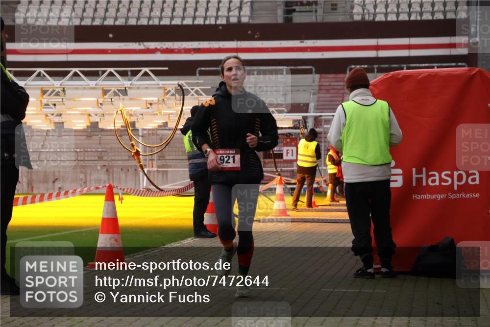 08.12.2024 - St. Pauli X-Mass-Run No. 14 Yannick Fuchs http://msf.ph/oto/7472644 08.12.2024 09:52:19 Ziel 44, 1921, 2832 meine-sportfotos.de