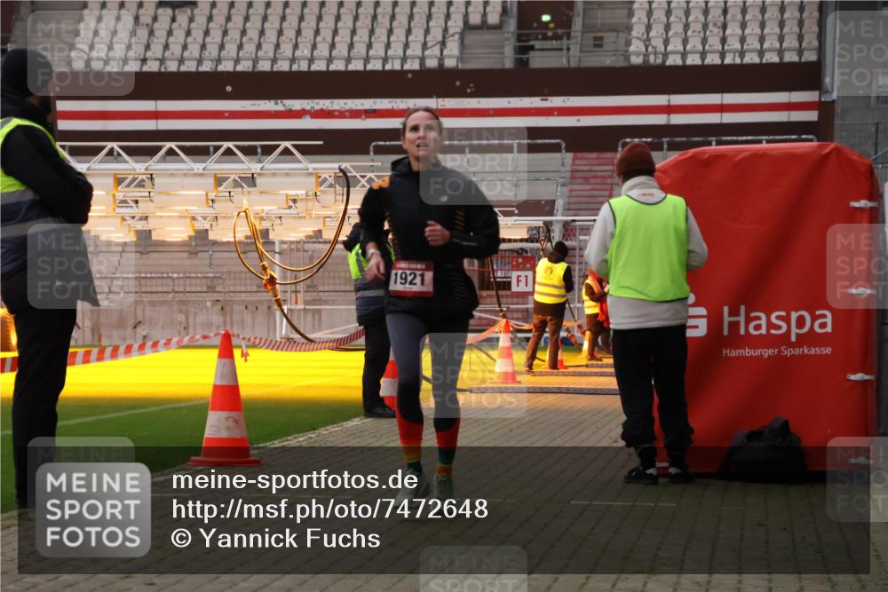 08.12.2024 - St. Pauli X-Mass-Run No. 14 Yannick Fuchs http://msf.ph/oto/7472648 08.12.2024 09:52:19 Ziel 44, 1921, 2832 meine-sportfotos.de