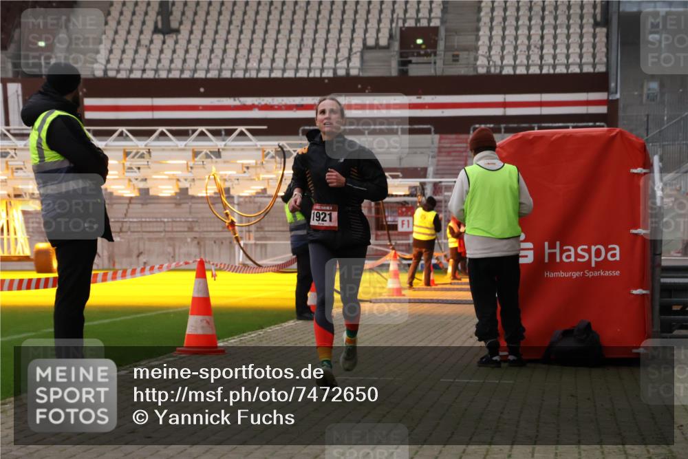 08.12.2024 - St. Pauli X-Mass-Run No. 14 Yannick Fuchs http://msf.ph/oto/7472650 08.12.2024 09:52:19 Ziel 44, 1921, 2832 meine-sportfotos.de