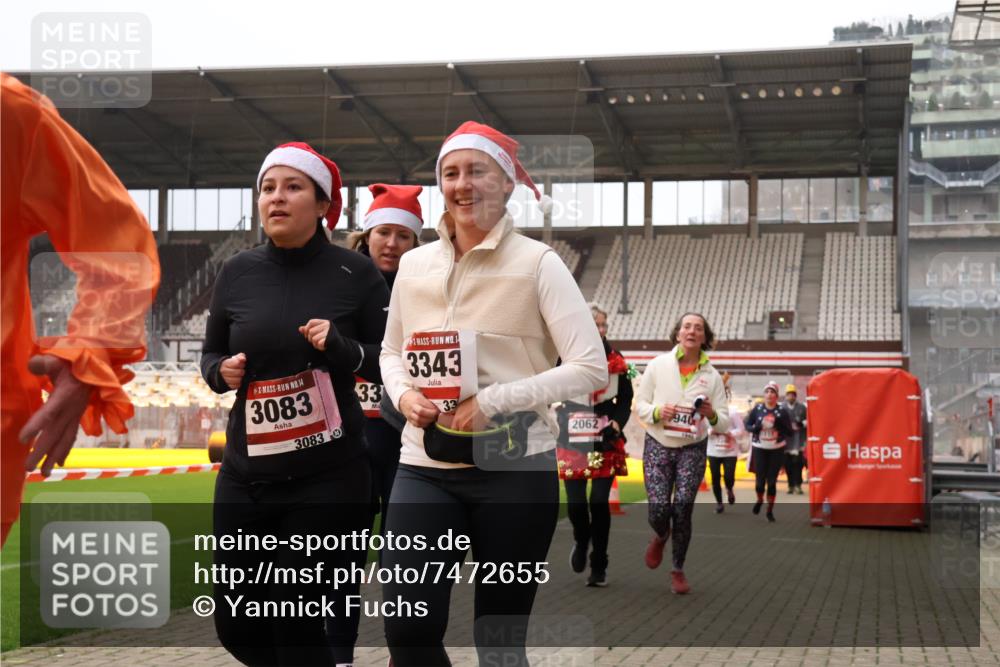 08.12.2024 - St. Pauli X-Mass-Run No. 14 Yannick Fuchs http://msf.ph/oto/7472655 08.12.2024 10:06:56 Ziel 151, 621, 698, 719, 795, 1424, 1786, 1940, 2003, 2062, 2212, 2346, 2751, 2755, 2843, 2861, 2888, 3083, 3337, 3343 meine-sportfotos.de