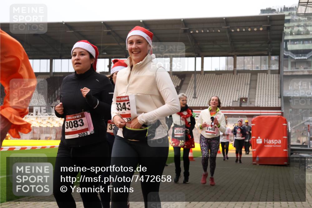 08.12.2024 - St. Pauli X-Mass-Run No. 14 Yannick Fuchs http://msf.ph/oto/7472658 08.12.2024 10:06:56 Ziel 151, 621, 698, 719, 795, 1424, 1786, 1940, 2003, 2062, 2212, 2346, 2751, 2755, 2843, 2861, 2888, 3083, 3337, 3343 meine-sportfotos.de