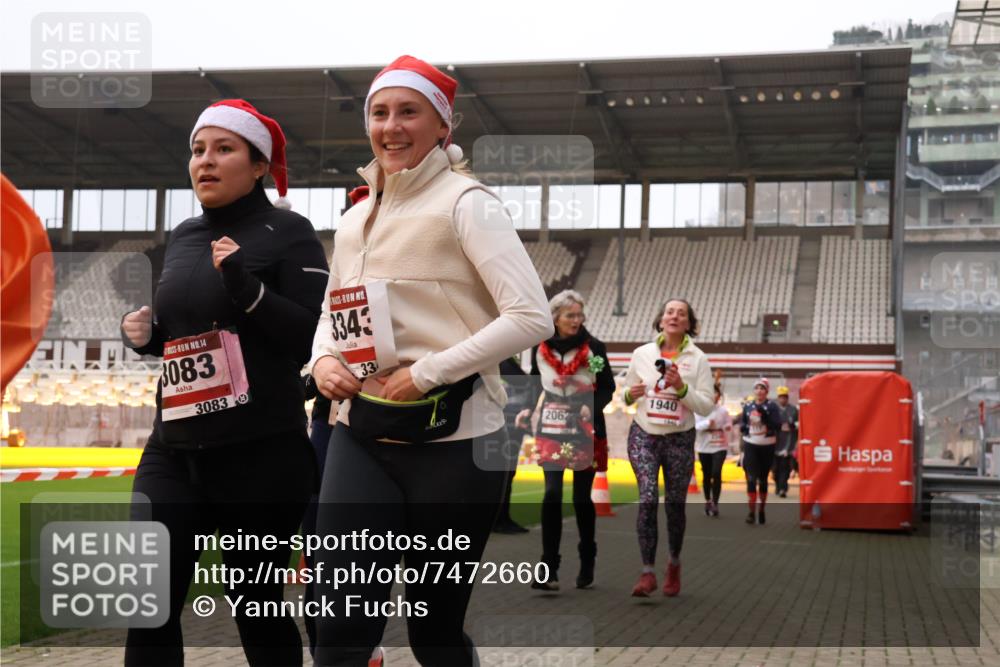 08.12.2024 - St. Pauli X-Mass-Run No. 14 Yannick Fuchs http://msf.ph/oto/7472660 08.12.2024 10:06:56 Ziel 151, 621, 698, 719, 795, 1424, 1786, 1940, 2003, 2062, 2212, 2346, 2751, 2755, 2843, 2861, 2888, 3083, 3337, 3343 meine-sportfotos.de