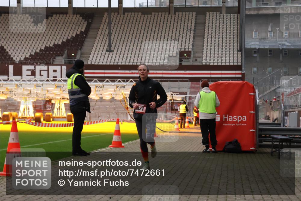08.12.2024 - St. Pauli X-Mass-Run No. 14 Yannick Fuchs http://msf.ph/oto/7472661 08.12.2024 09:52:20 Ziel 44, 423, 1921, 2832 meine-sportfotos.de