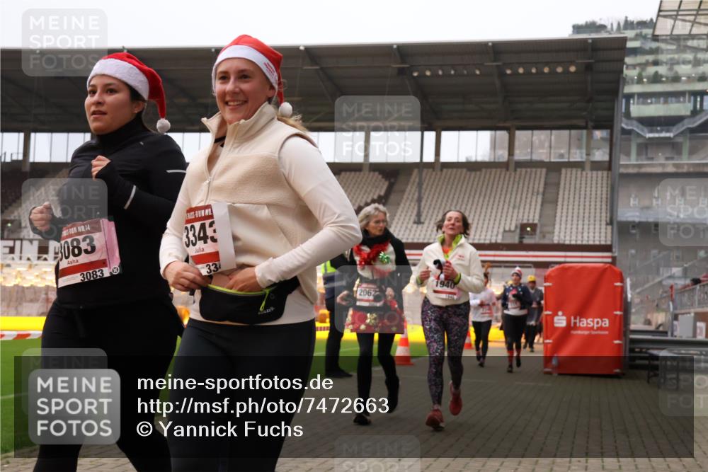 08.12.2024 - St. Pauli X-Mass-Run No. 14 Yannick Fuchs http://msf.ph/oto/7472663 08.12.2024 10:06:56 Ziel 151, 621, 698, 719, 795, 1424, 1786, 1940, 2003, 2062, 2212, 2346, 2751, 2755, 2843, 2861, 2888, 3083, 3337, 3343 meine-sportfotos.de