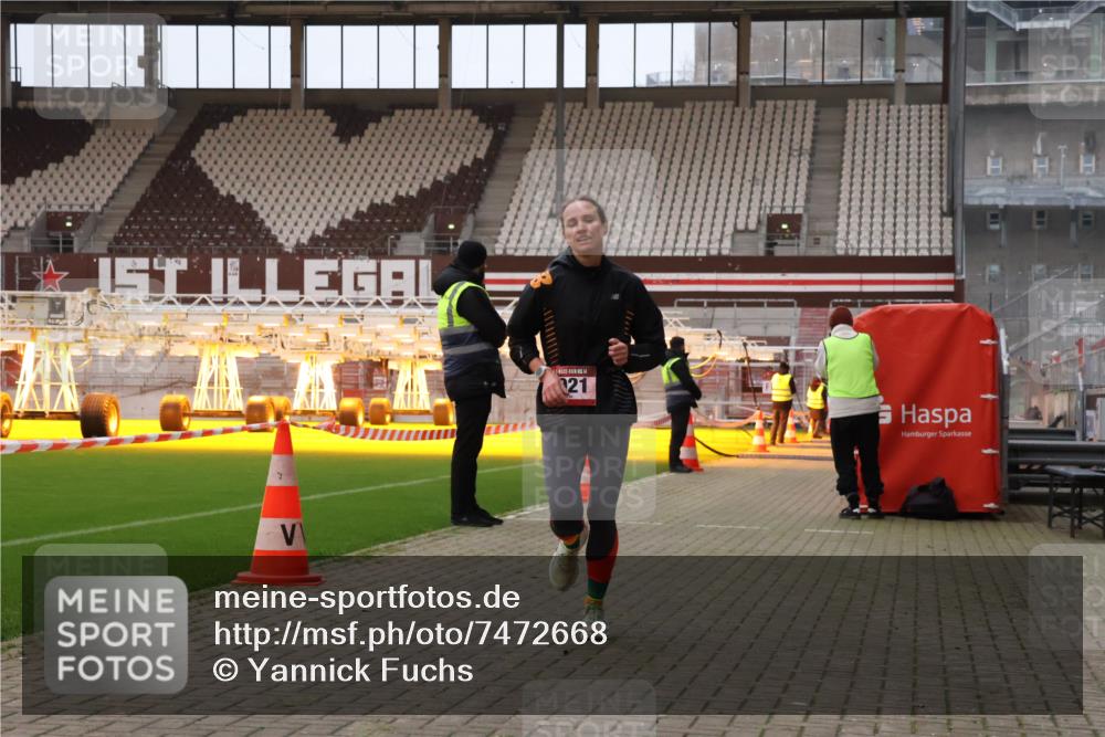 08.12.2024 - St. Pauli X-Mass-Run No. 14 Yannick Fuchs http://msf.ph/oto/7472668 08.12.2024 09:52:21 Ziel 44, 423, 1921, 2741, 2832 meine-sportfotos.de