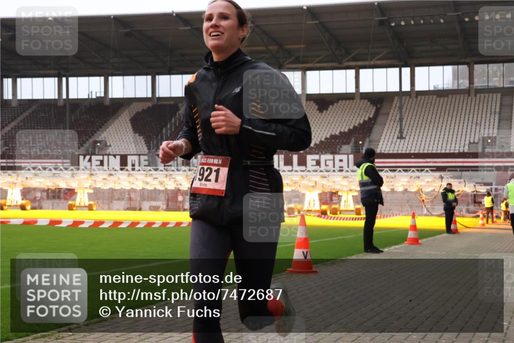 08.12.2024 - St. Pauli X-Mass-Run No. 14 Yannick Fuchs http://msf.ph/oto/7472687 08.12.2024 09:52:23 Ziel 44, 423, 1921, 2741, 2832 meine-sportfotos.de