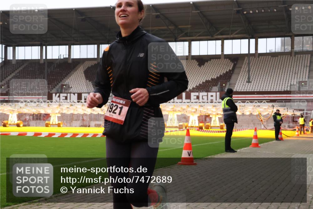08.12.2024 - St. Pauli X-Mass-Run No. 14 Yannick Fuchs http://msf.ph/oto/7472689 08.12.2024 09:52:23 Ziel 44, 423, 1921, 2741, 2832 meine-sportfotos.de