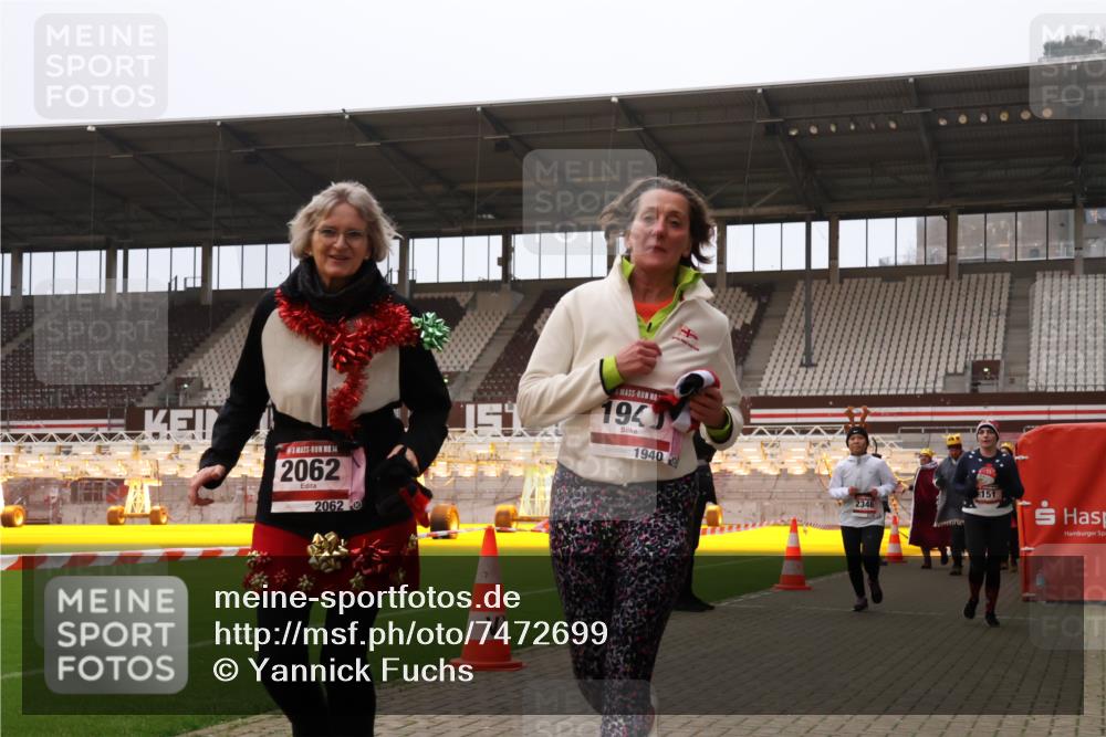 08.12.2024 - St. Pauli X-Mass-Run No. 14 Yannick Fuchs http://msf.ph/oto/7472699 08.12.2024 10:06:58 Ziel 129, 151, 719, 795, 1786, 1940, 2003, 2062, 2208, 2212, 2346, 2751, 2755, 2843, 2861, 2888, 3083, 3337, 3343 meine-sportfotos.de